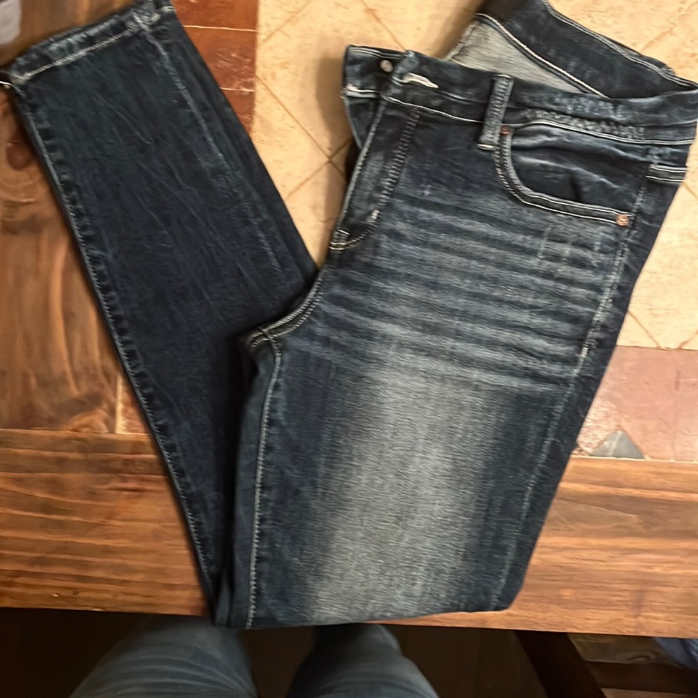 Buckle blacks out at the Buckle never worn